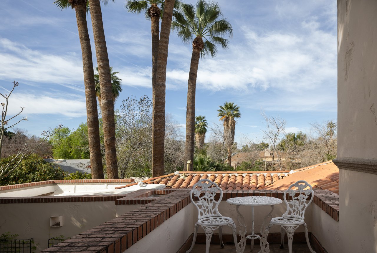 3042 N MANOR Drive E