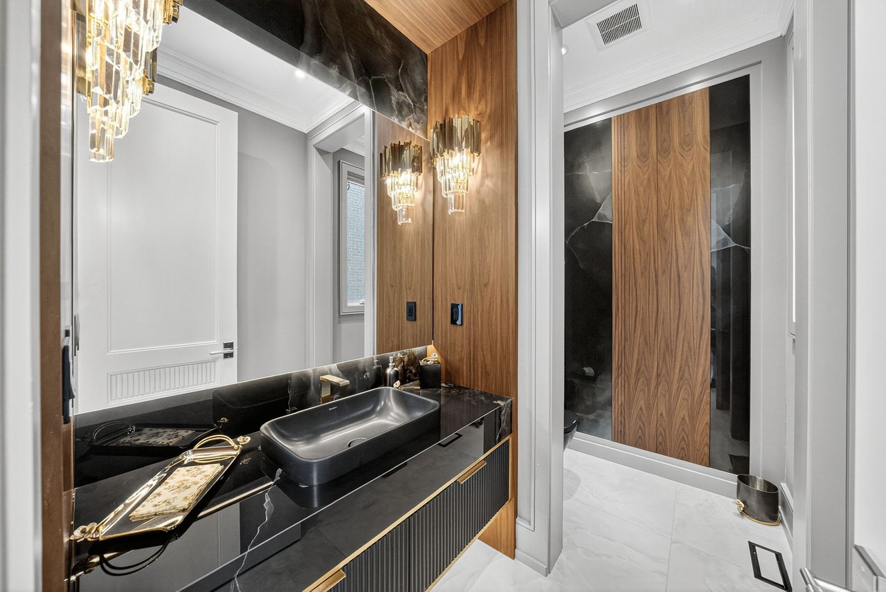 Distinctive Luxury Residence