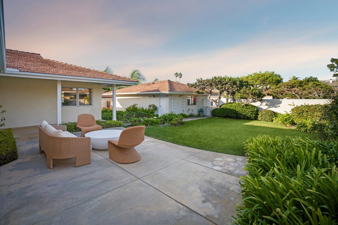 1307 Seacrest