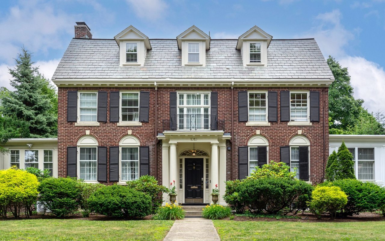 In Love With Historic Homes? Here Are The Pros And Cons Of Buying One