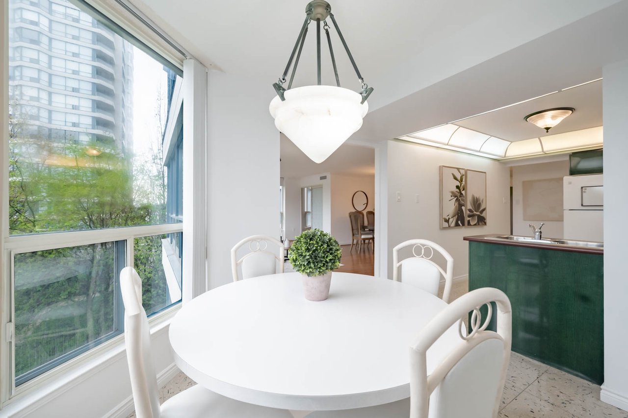 301-7300 Yonge Street 