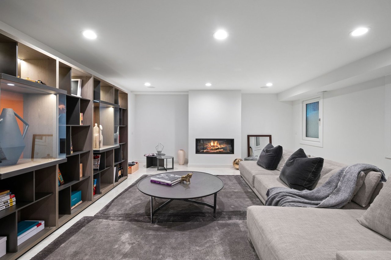 2321 N. Geneva Terrace, Unit C