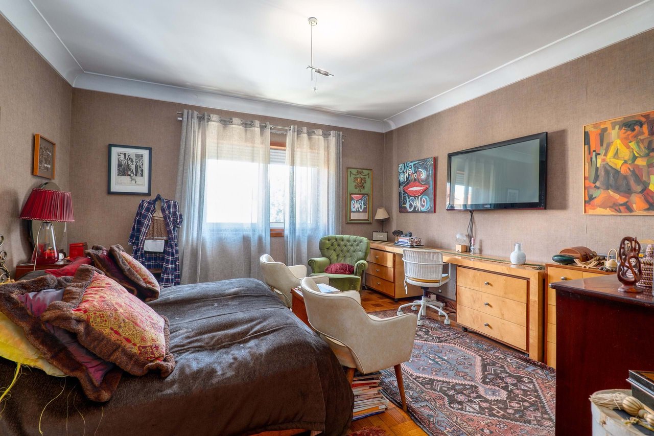 Luxury Four-Story Home in Foz do Douro, Porto with Ocean Views and Beach Proximity