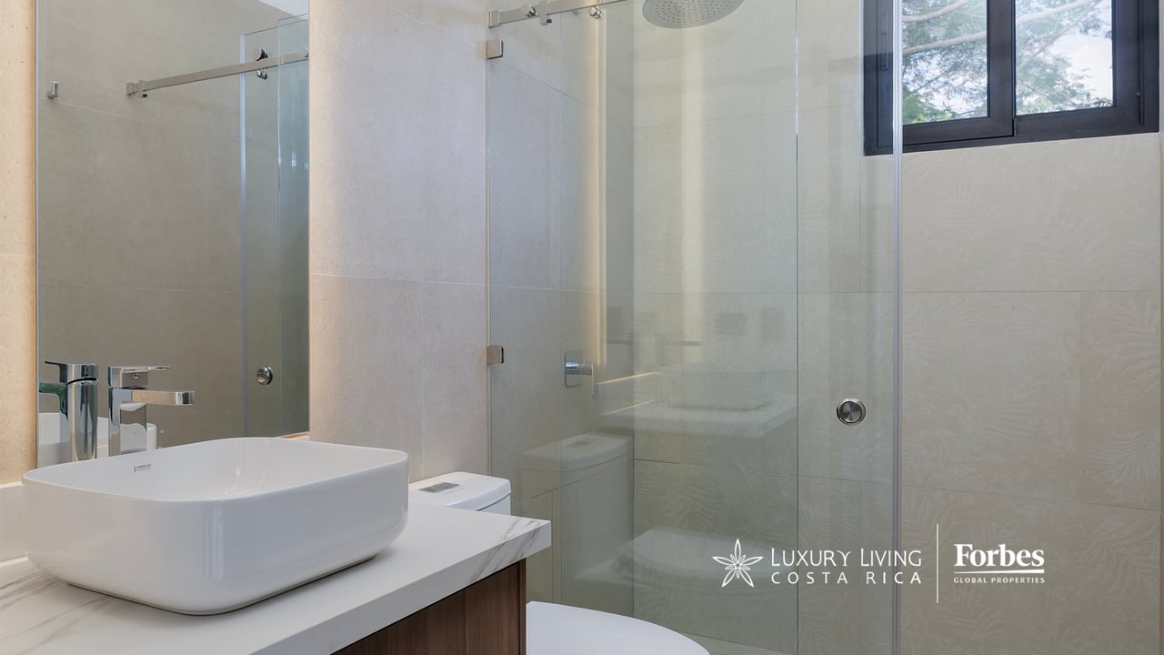 21468 - Remodeled 1-level house, 4 bedrooms, pool, terrace and garden