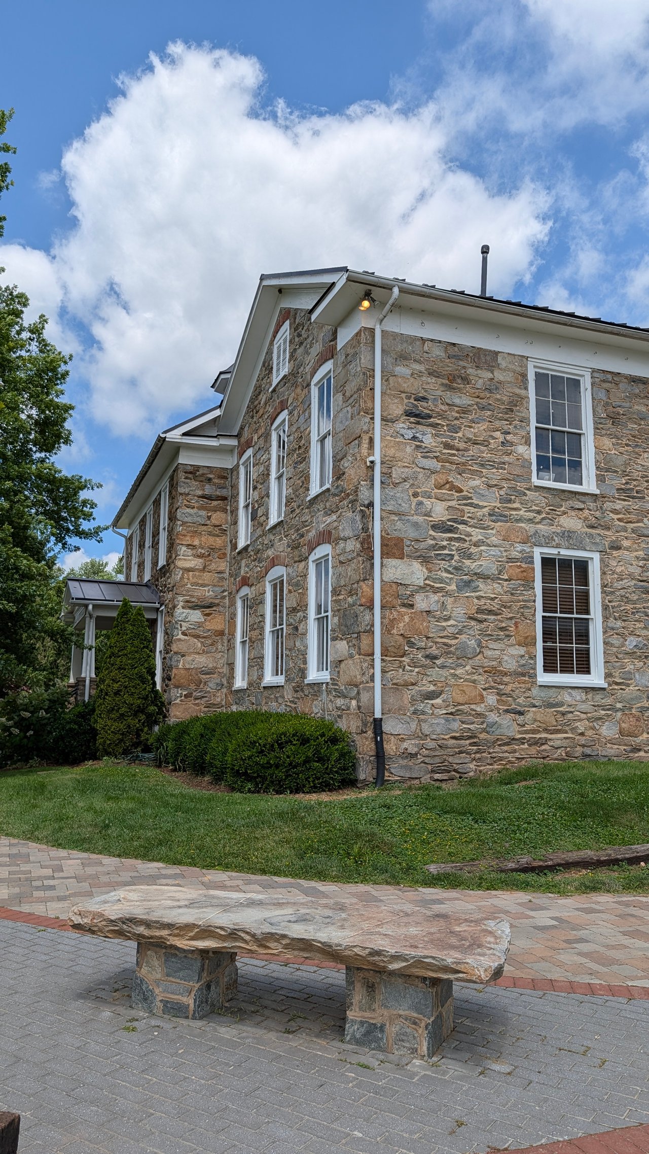 Discovering the Historic Charm & Summer 2026 Real Estate Market of Hillsboro, VA