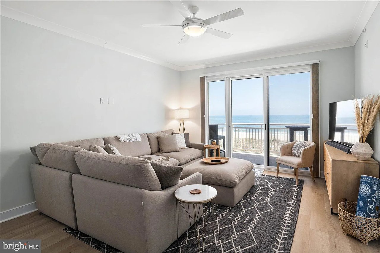 2 48th St Unit 207