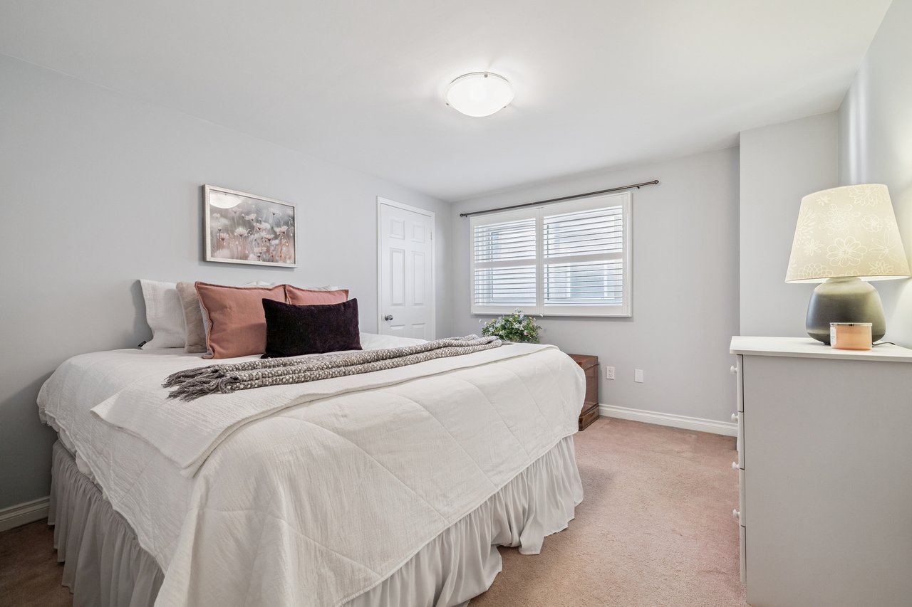 Impressive Home on Ravine Lot in Glen Abbey