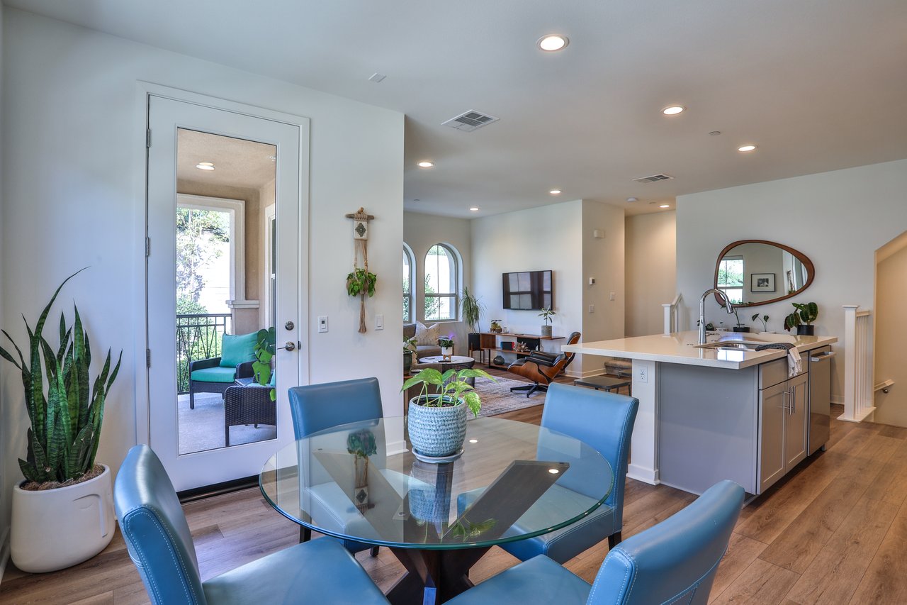 608 White Oaks, Lake Forest