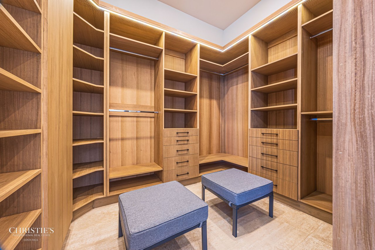 Luxury Estate in Escaleras — 5.5 Acres Majesty of Incredible Ocean Views 