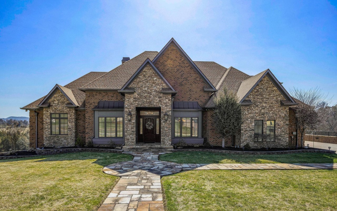 Wallace Luxury Spotlight | 1919 Legend View Court Sevierville, TN 37862