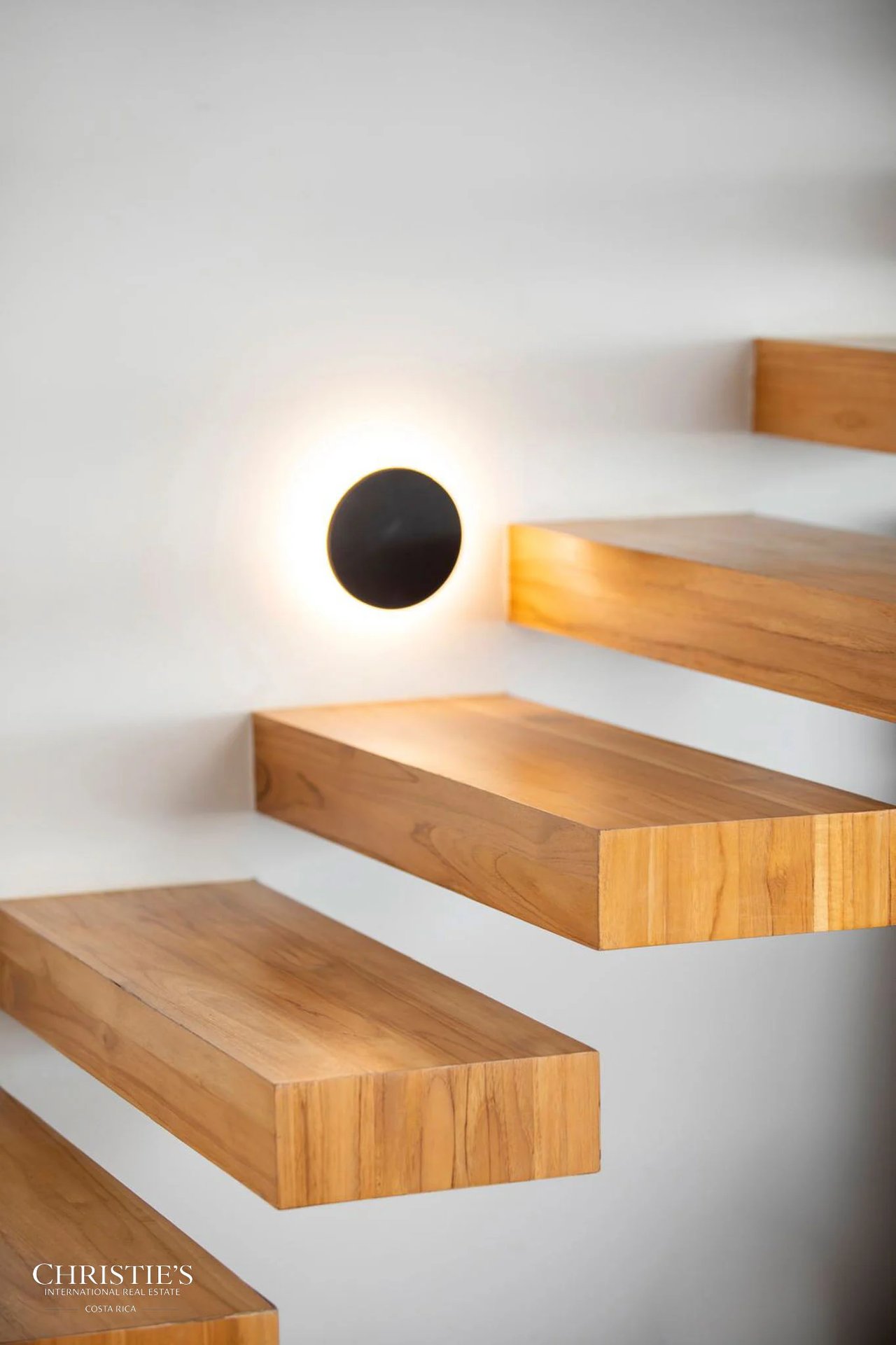 Coastal Estate with Two Villas and Dramatic Ocean Views