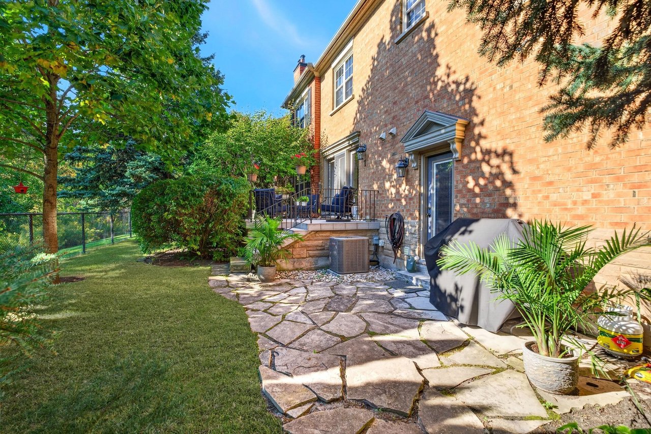 Executive Millcroft Townhome