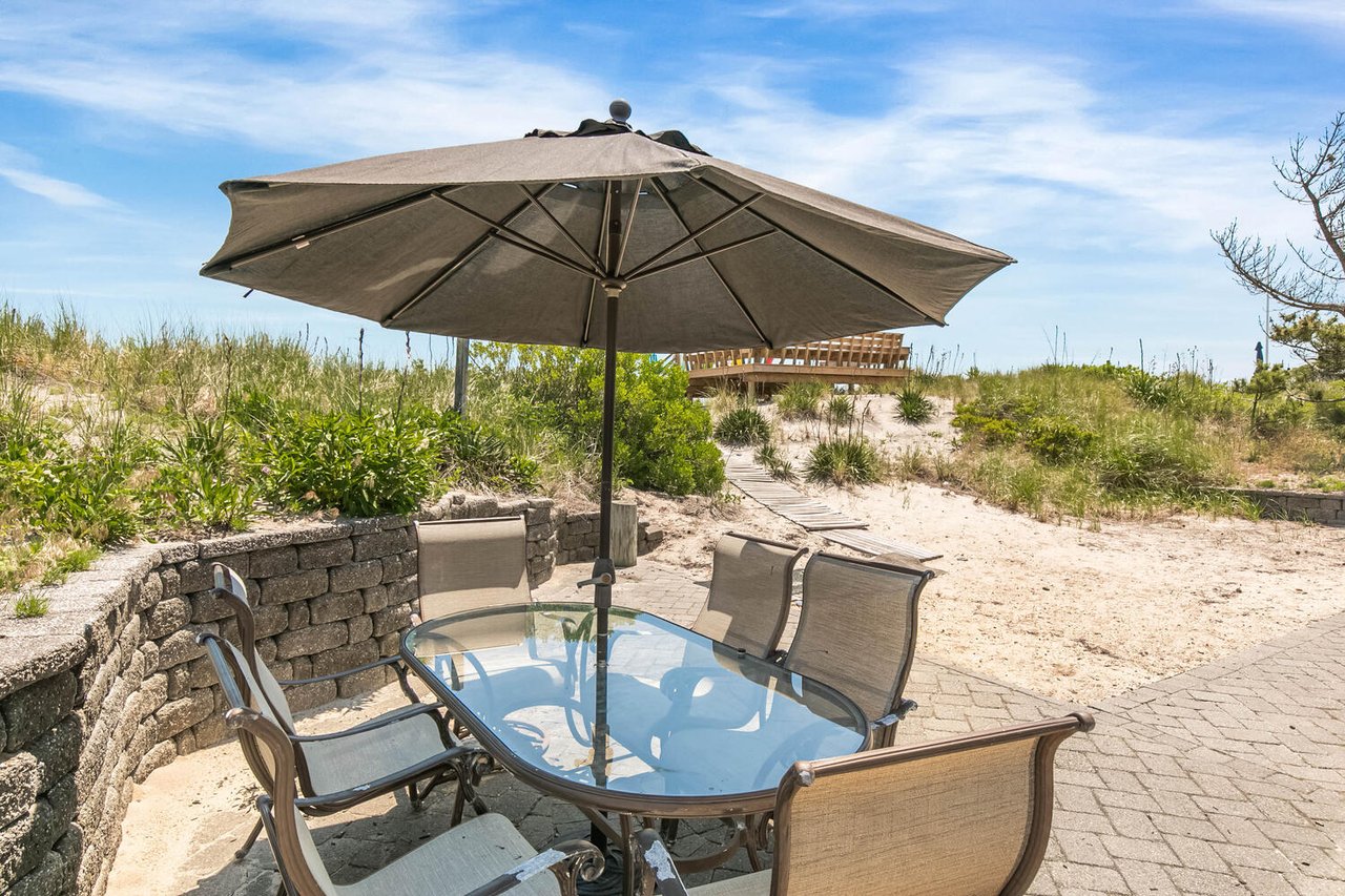 Summer Rental on the Oceanfront with Pool