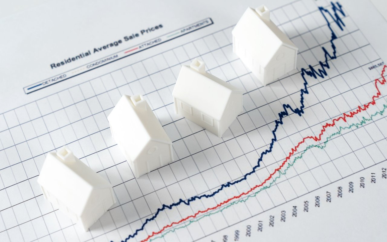 Spring Market Predictions: What Buyers and Sellers Should Expect in 2025