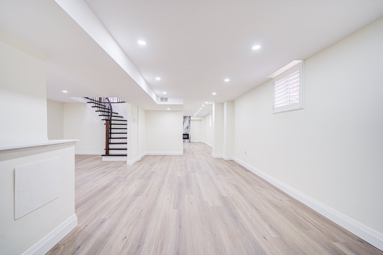 1126 Berkshire Crt