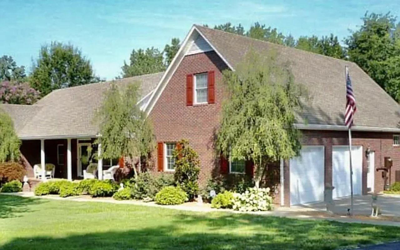 75 Thunderbird Ln