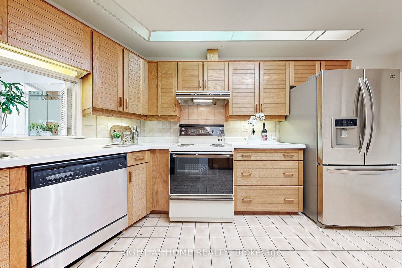 PENTHOUSE IN PRIME NORTH YORK 