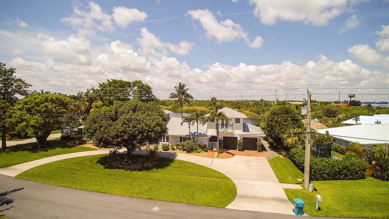 3815 S Lake Dr