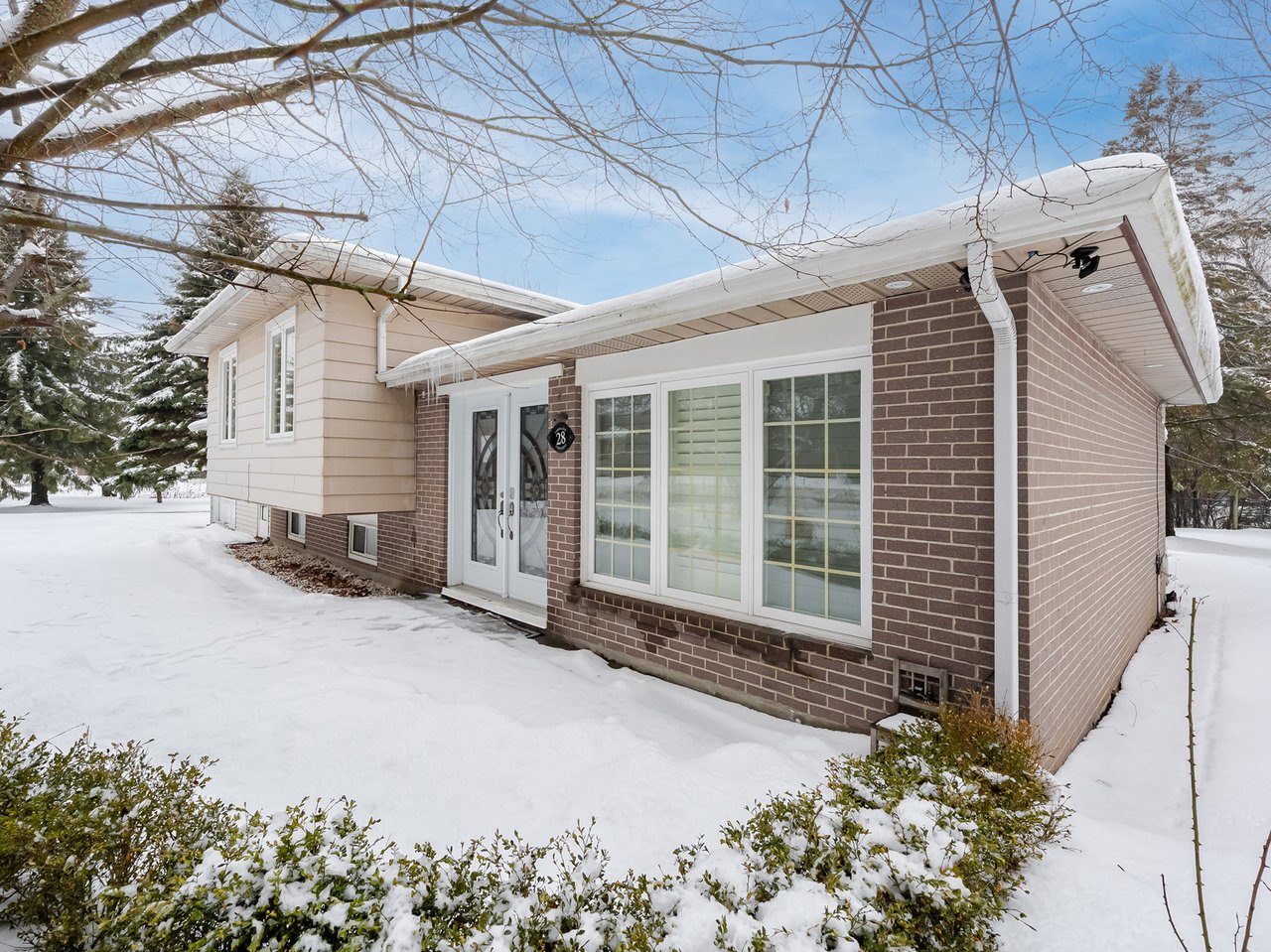 28 Lakeland Crescent