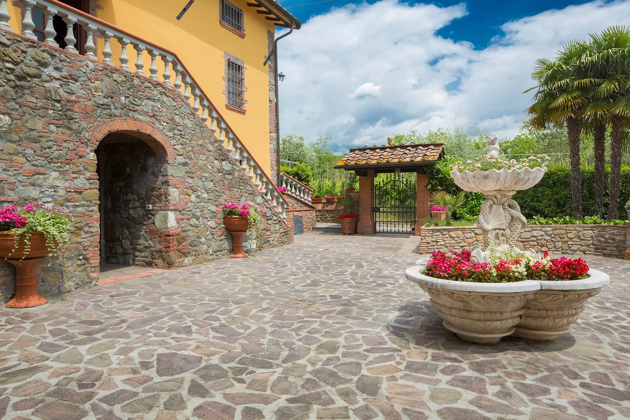 Marvelous Countryside Villa Outside of Lucca