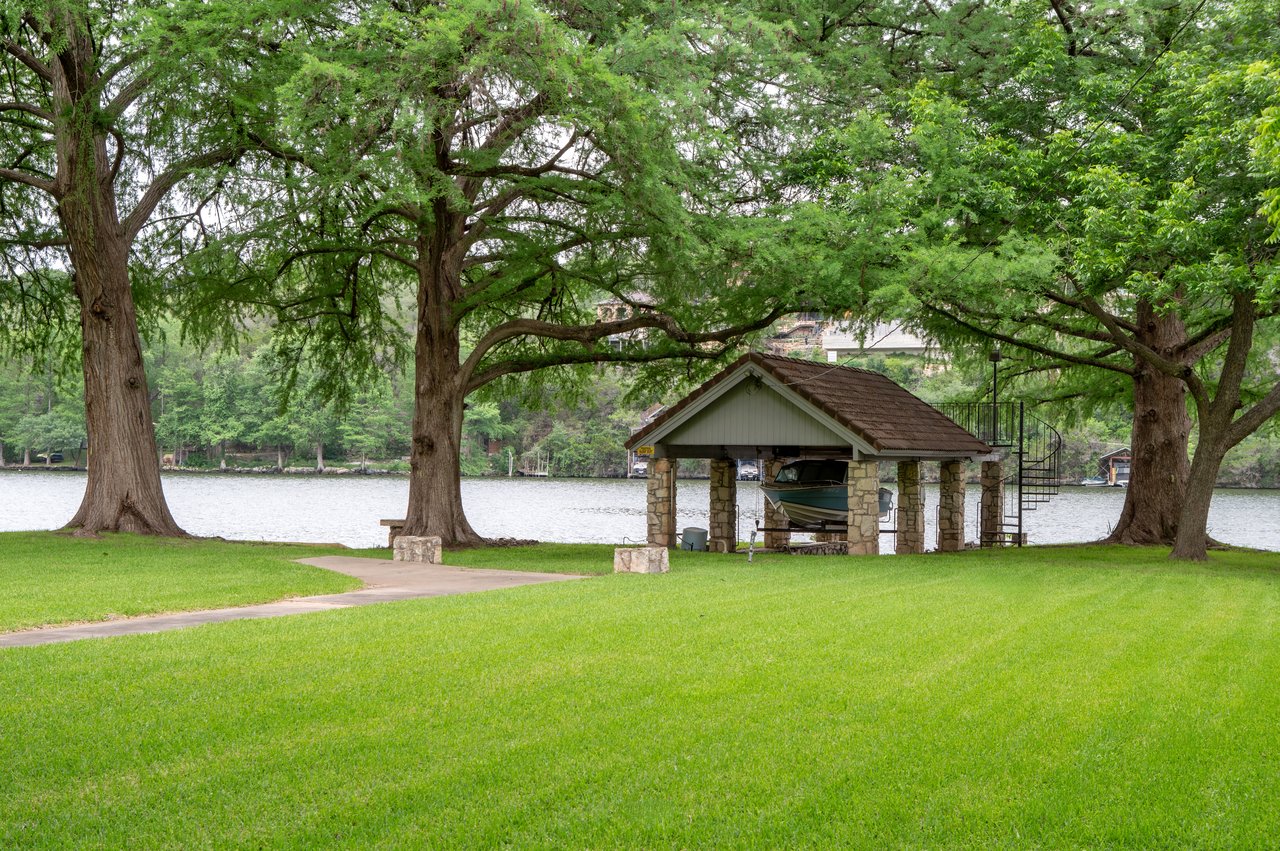 3200 Rivercrest Drive