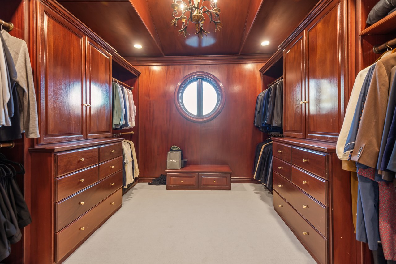 996 Vista Ridge Lane