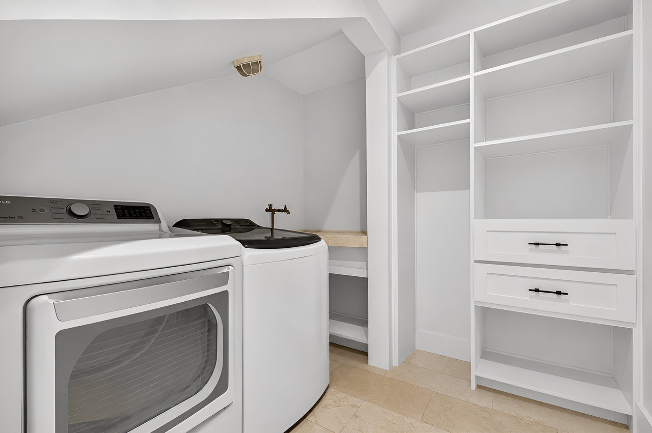 16 Calle La Ronda | Renovated Three-Bedroom Home Steps from Playa Danta