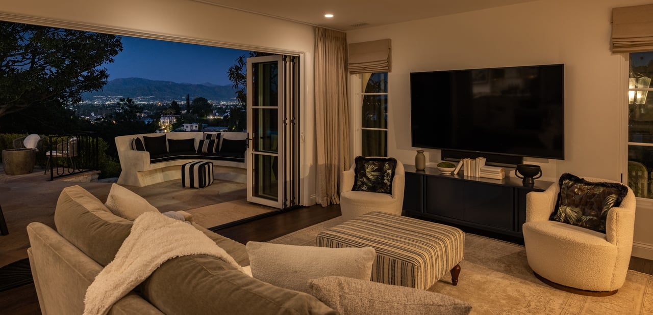 3922 Glenridge Dr, Sherman Oaks 