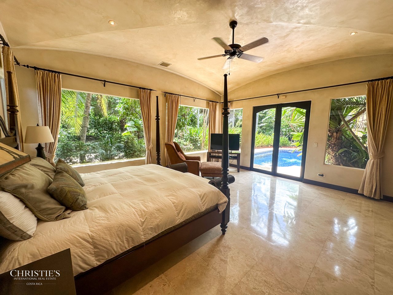 Golf-Front Tuscan-Style Estate – Villa Tuscana