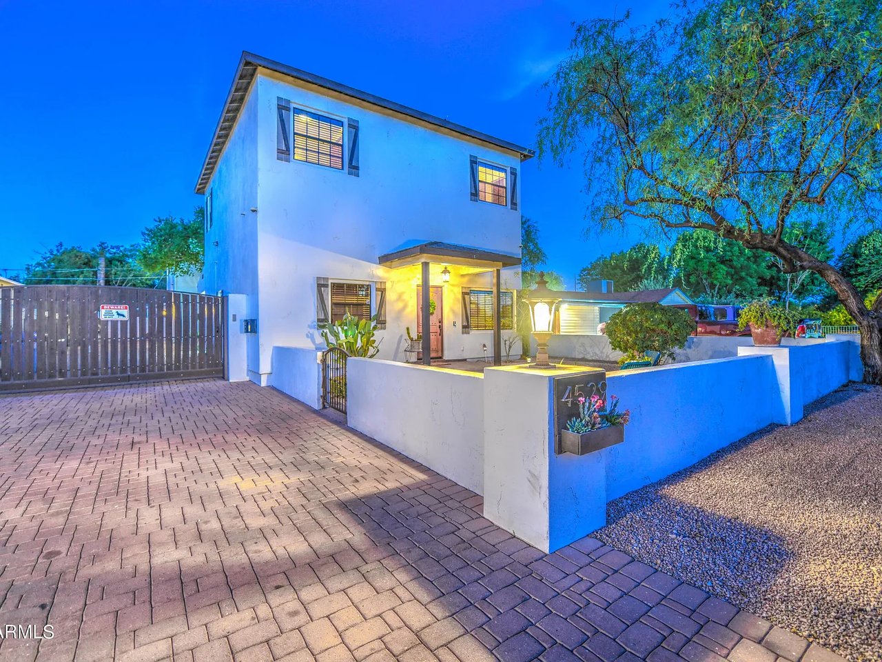 4529 N 8th Place