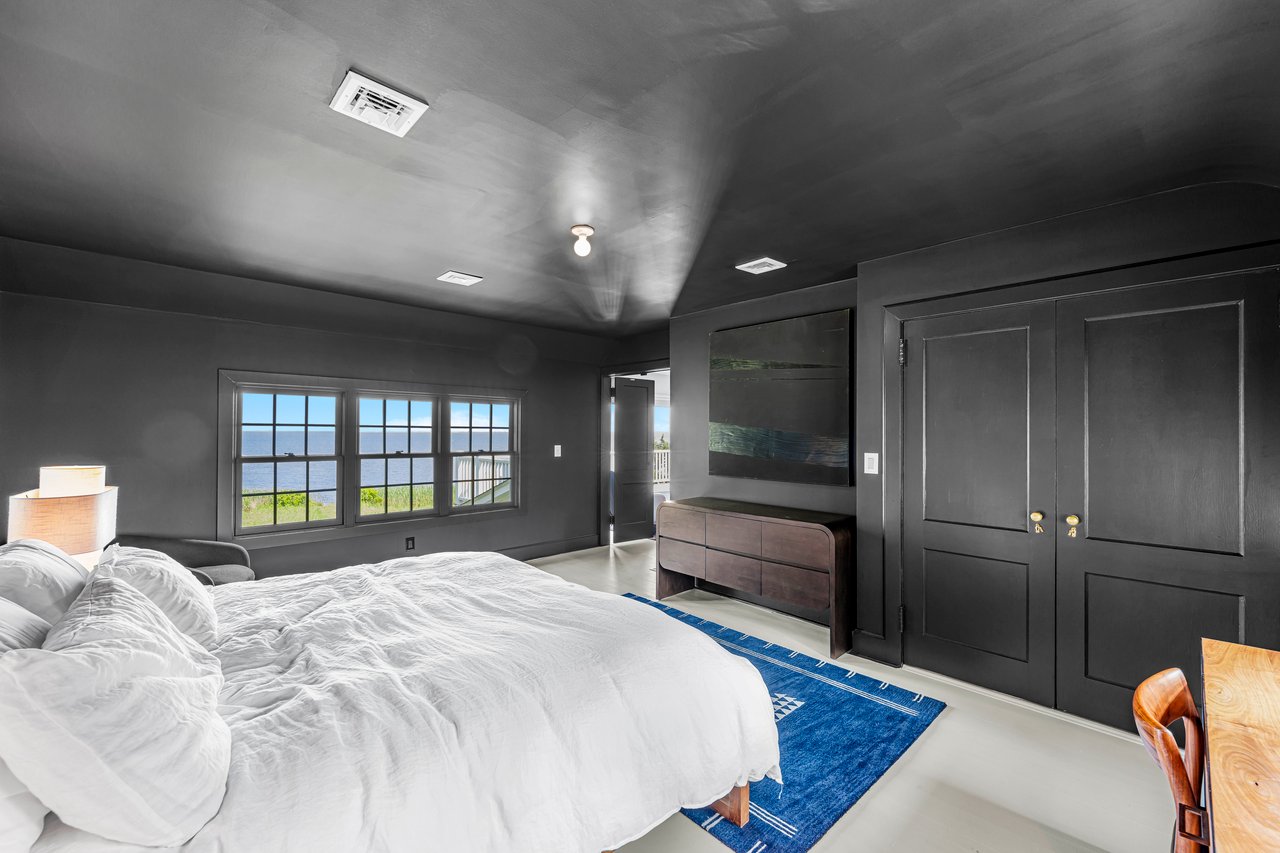 AN ELEGANT WATERFRONT ESCAPE