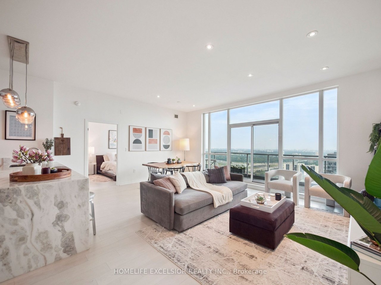 PENTHOUSE IN EMERALD CITY 