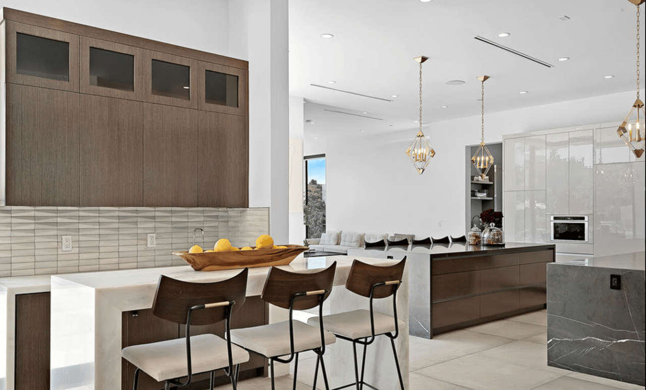Lakeview Aura