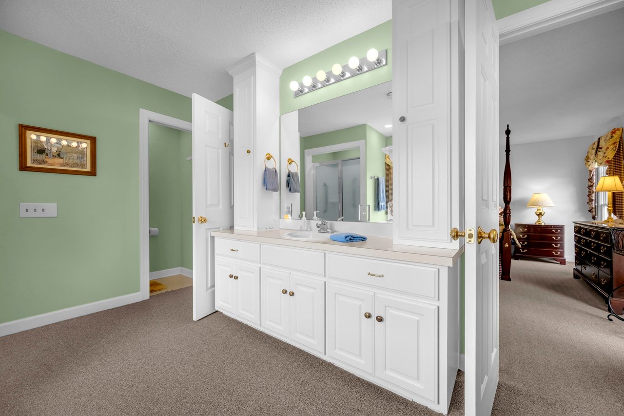 824 N Forest Hills School Rd