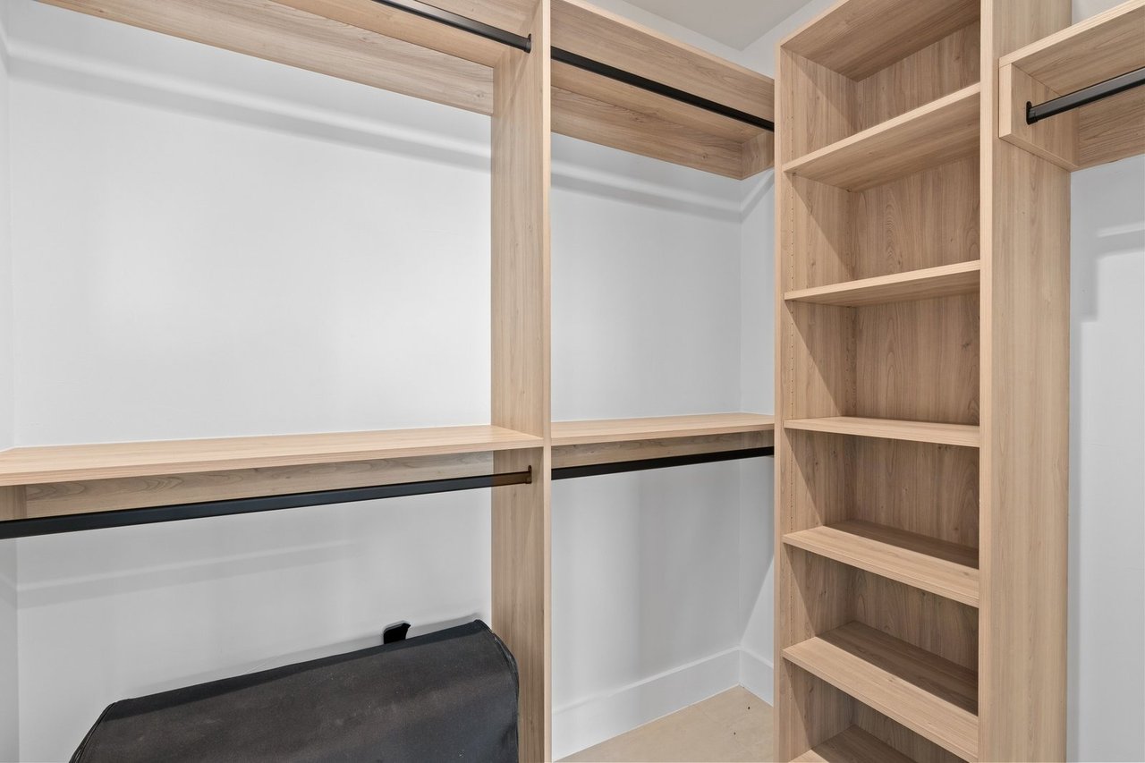 Luxxis Design 1104 Summit