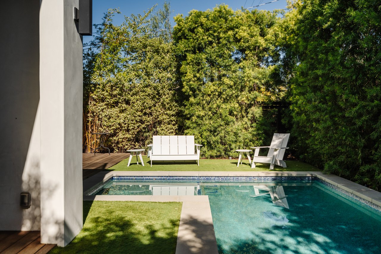 536 N Arden Blvd, Larchmont