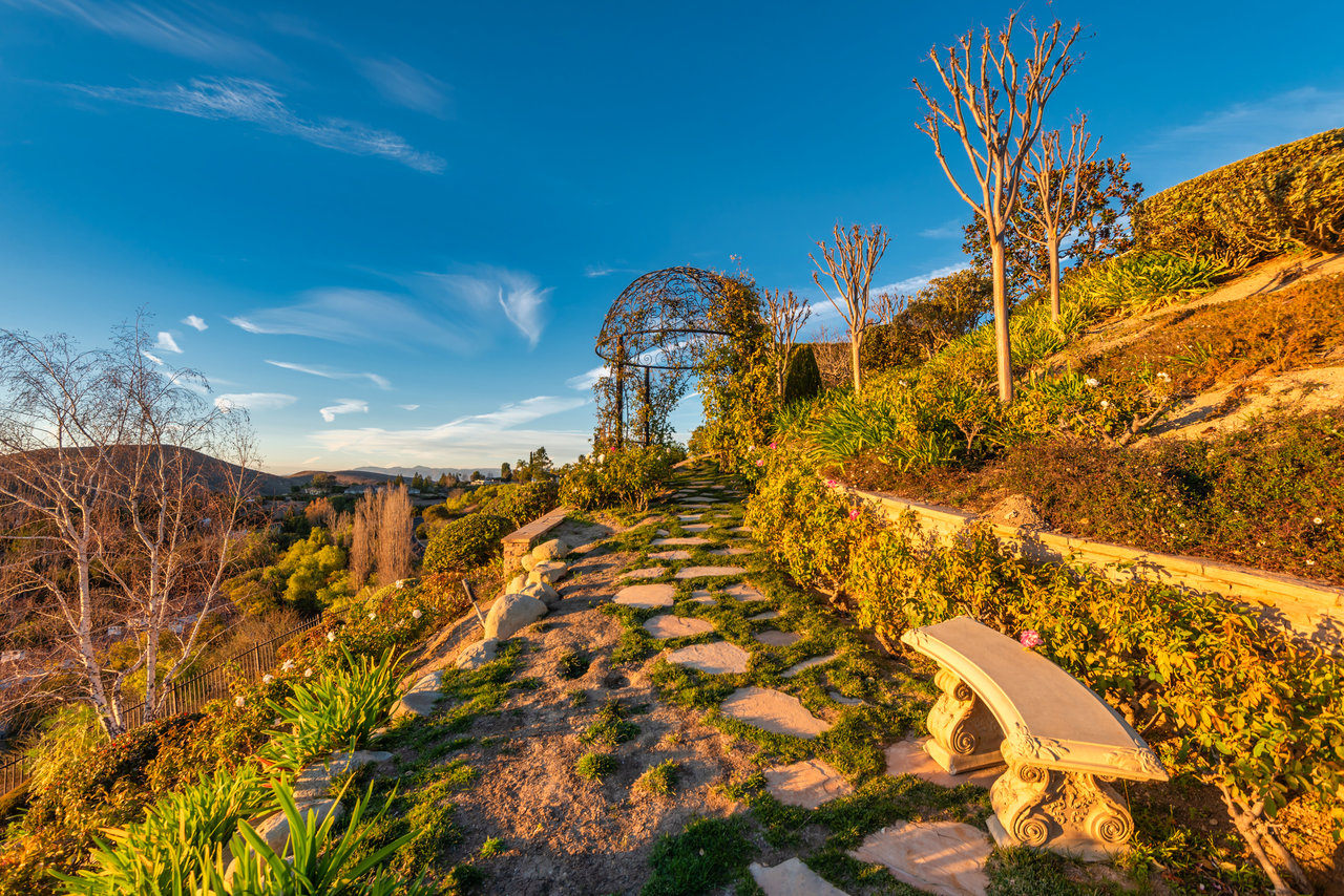 996 Vista Ridge Lane