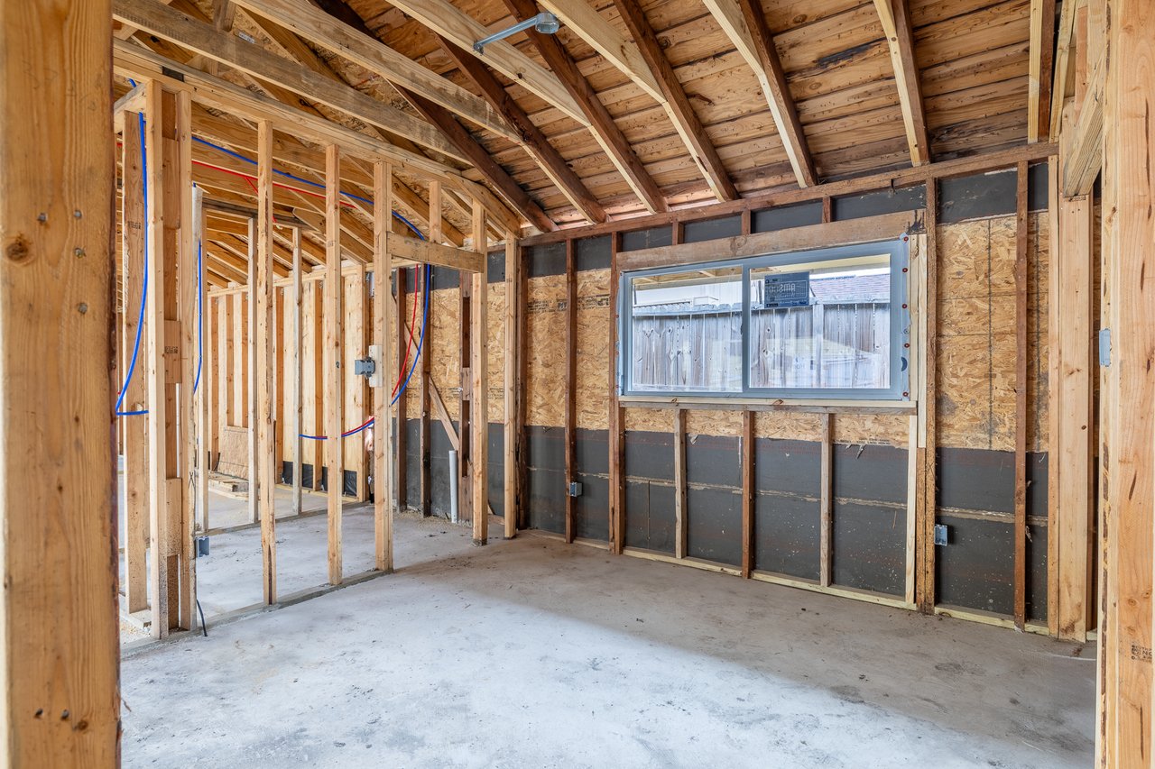Private Listing In Westbury