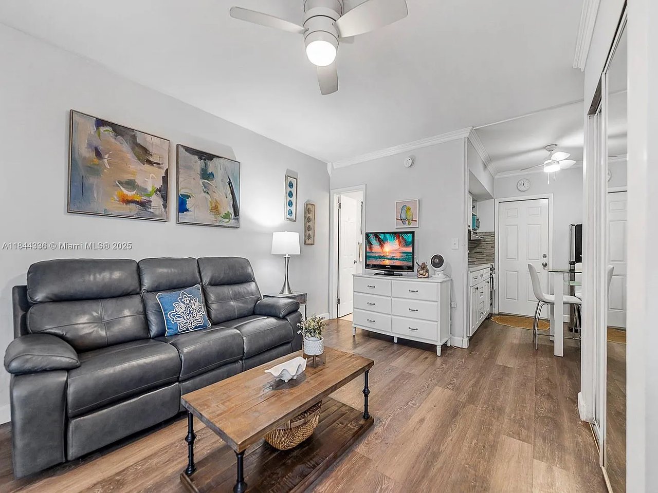 555 N Riverside Dr #4