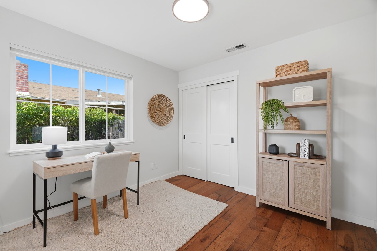 2133 Santa Cruz AVE