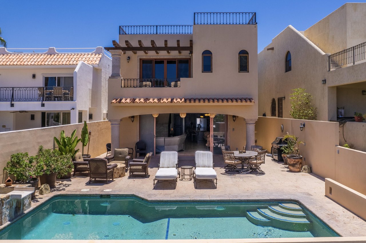 Casa Pablo 12, Cabo Corridor