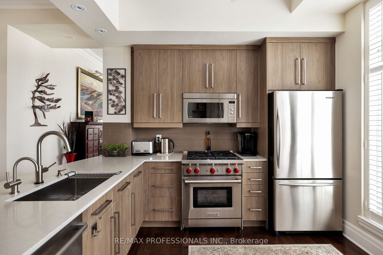 CONDO LIVING IN LUXURY 