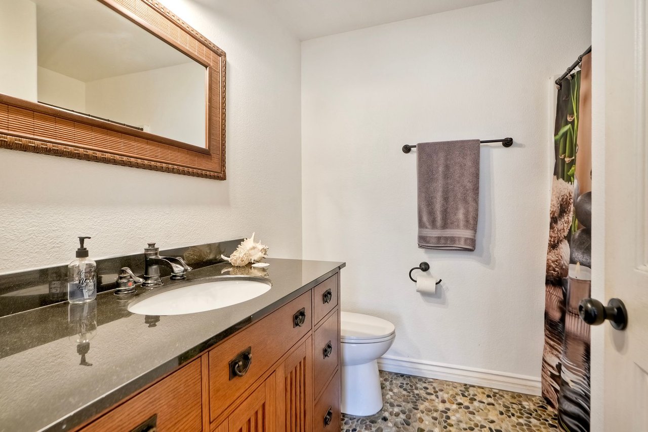 1025 Honeysuckle Dr