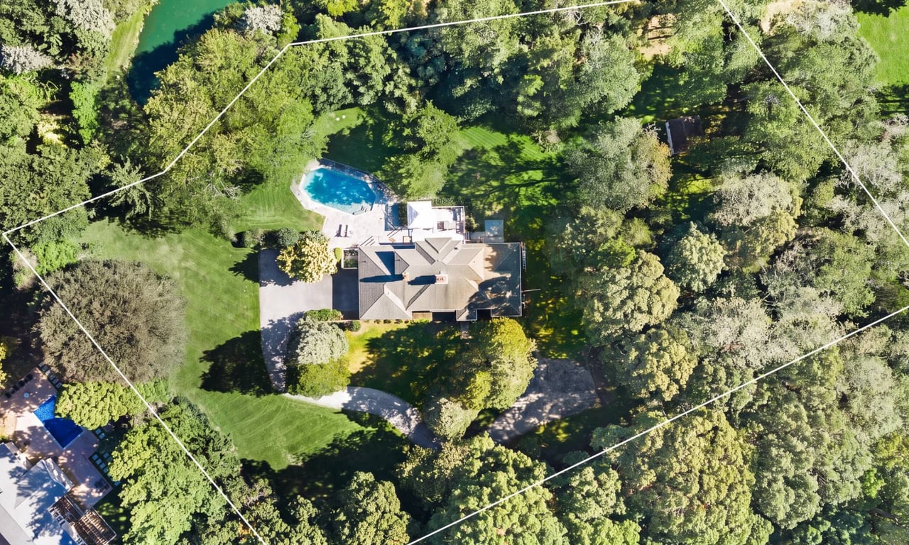 SPRAWLING, GATED GROUNDS IN NORTH HAVEN