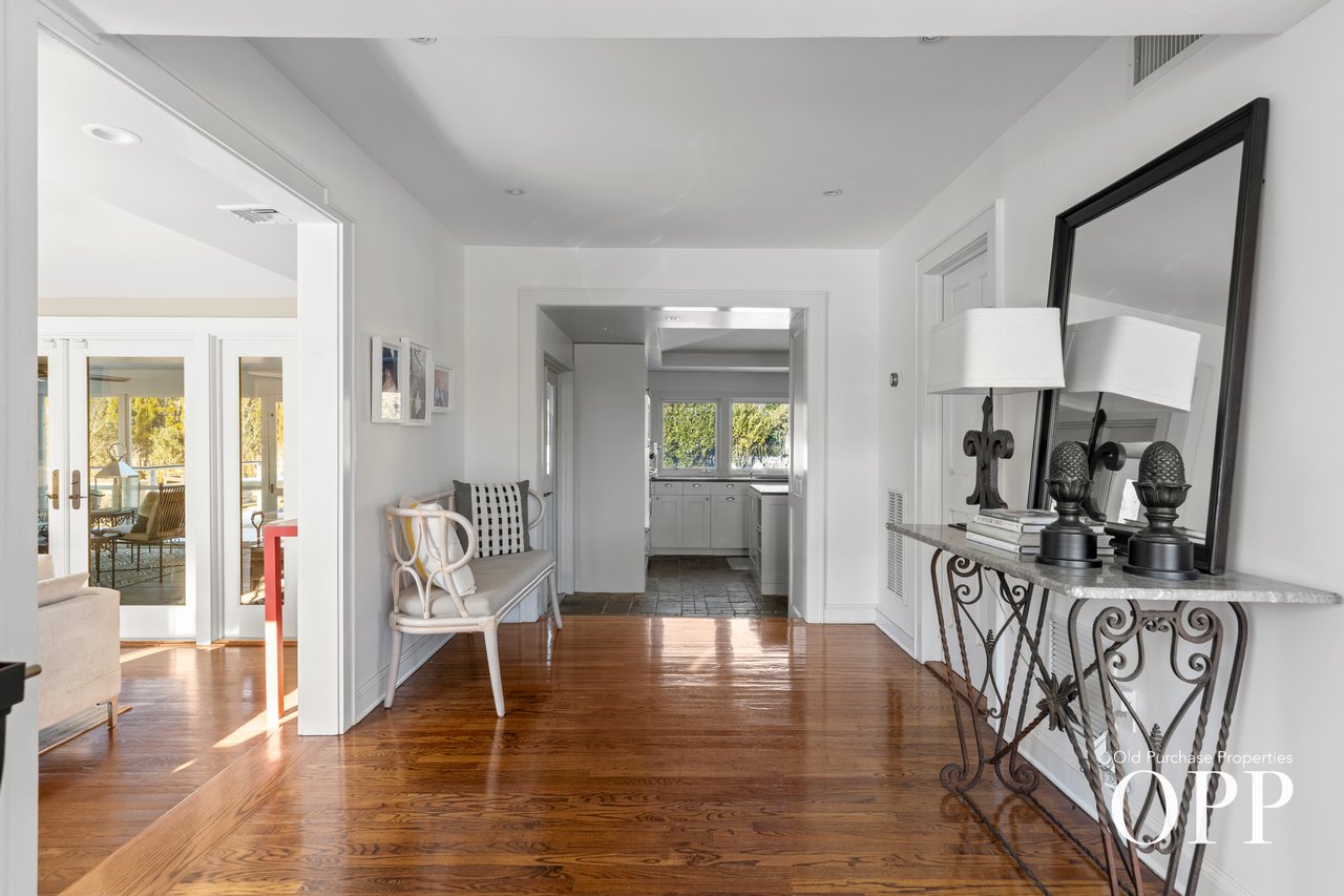 CHARMING SUMMER RETREAT WITH GARDENS & BAY BREEZES