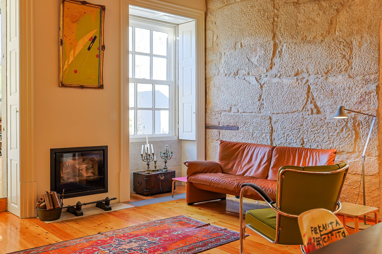 Elegant Two-Bedroom Loft with Garden in Historic Downtown Porto