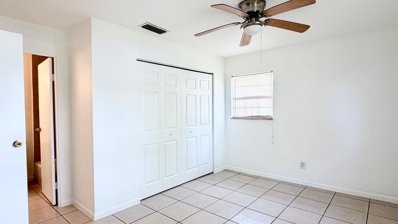 Casselberry Three-Bedroom, Two-Bathroom Duplex Unit with Private Yard