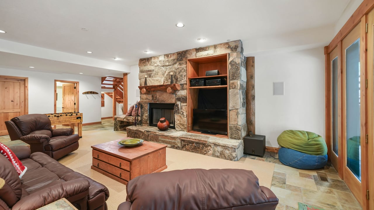 3460 Sun Ridge Dr