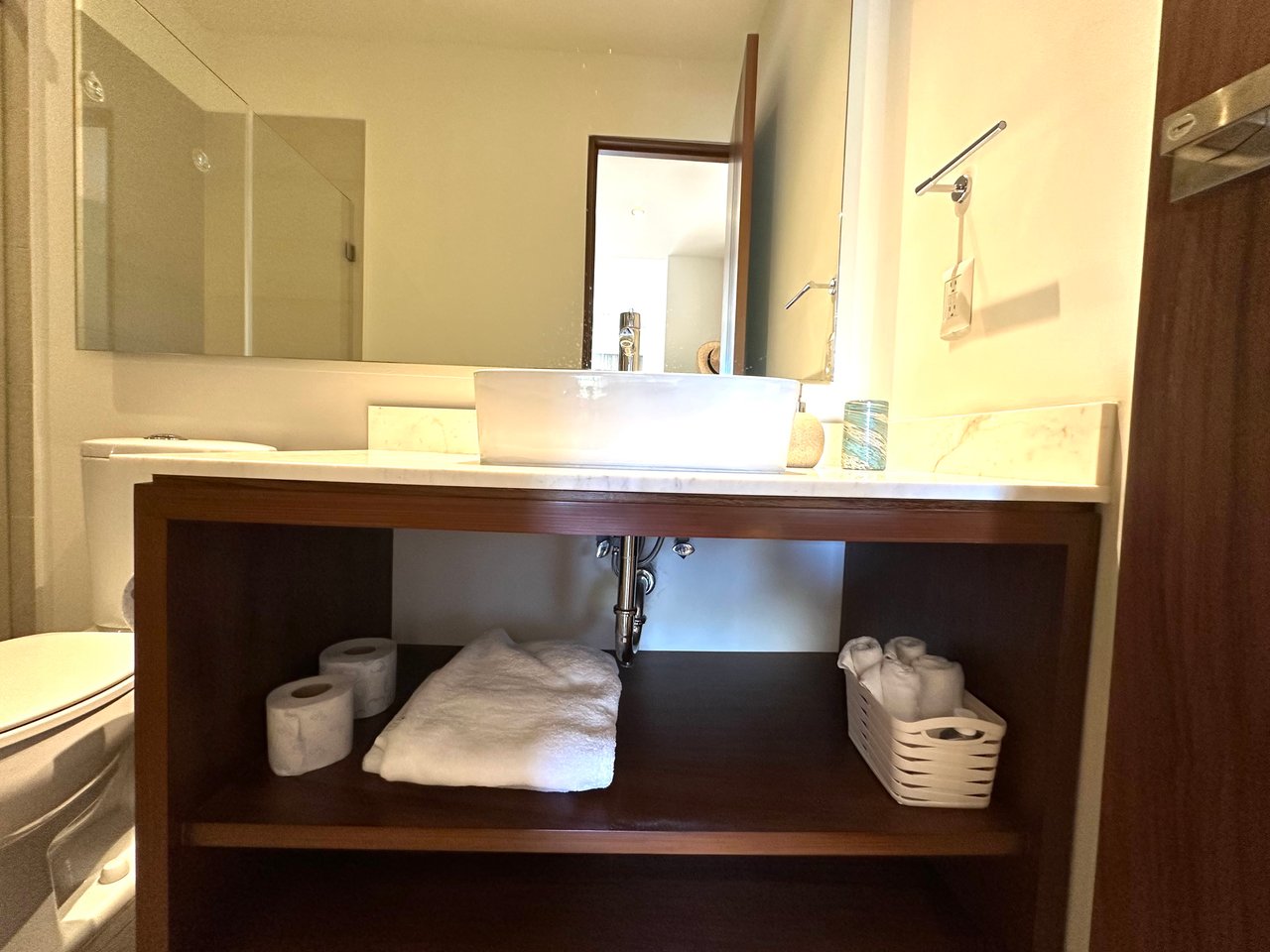 🌊 FOR RENT - Pavilion - 2 Bed Ocean Views - Check-In to the Extraoardinary!