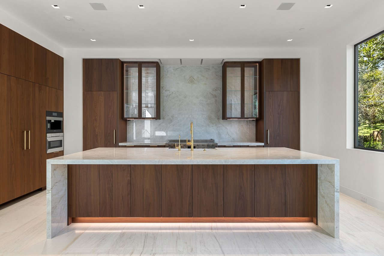 2503 Westlake Dr #101